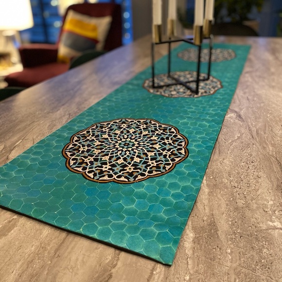 Tabble runner - Picture 5 of 16